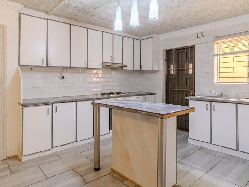 Charming Family Home Offering Spacious Living and Added Flatlet Potential in Summer Greens - Photo 7