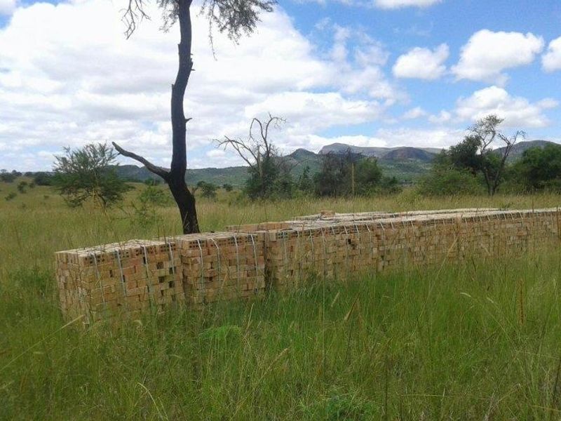 Fully game fenced slice of the african bush in the foothills of the ysterberg halfway - Photo 3