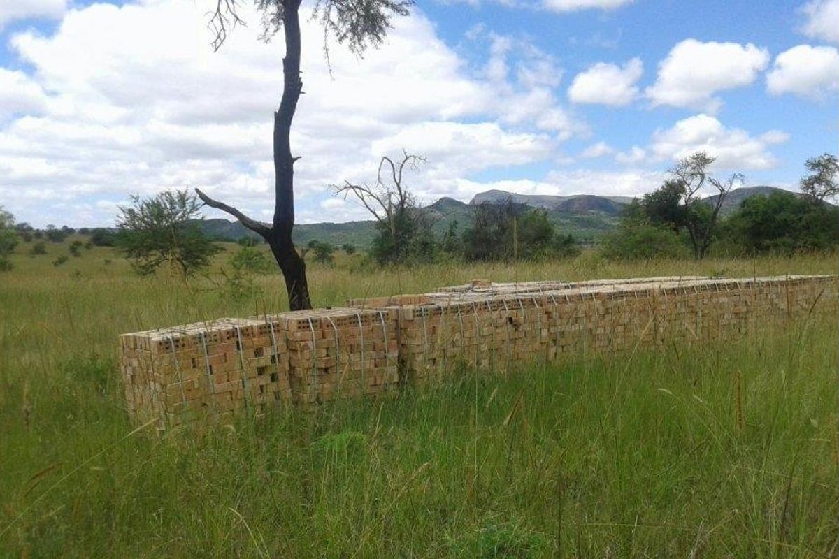 Fully game fenced slice of the african bush in the foothills of the ysterberg halfway - Photo 3