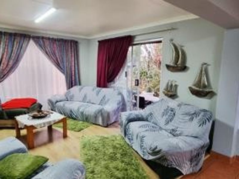 Spacious 4 Bedroom Cluster - Excellent Value in Glen Marais - Photo 6
