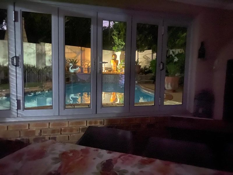 Elegant 4-Bedroom Family Residence with Flatlet, Pool and Entertainment area - Photo 9