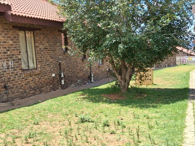 2 Bedroom apartment in Olievenhoutbos Ext 36 for sale! - Photo 6