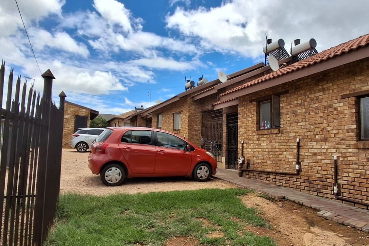 2 Bedroom apartment in Olievenhoutbos Ext 36 for sale! - Photo 3