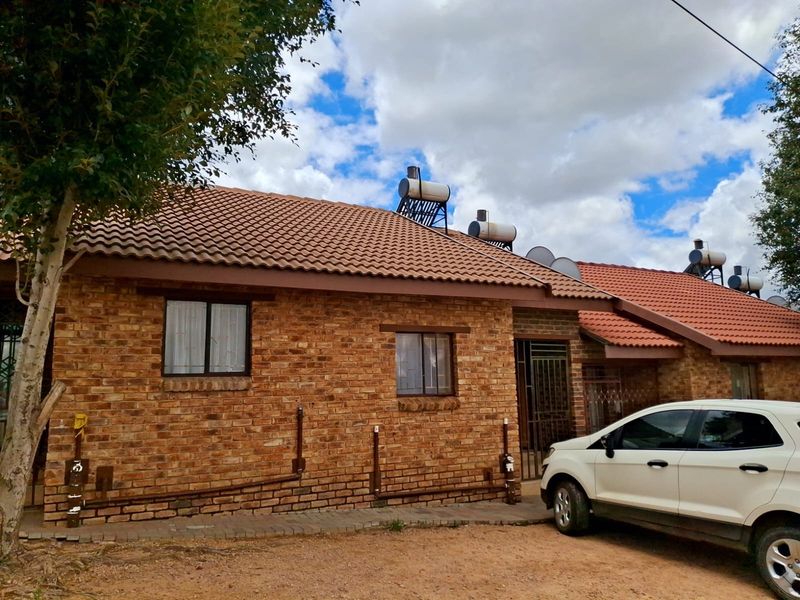 2 Bedroom apartment in Olievenhoutbos Ext 36 for sale! - Photo 2