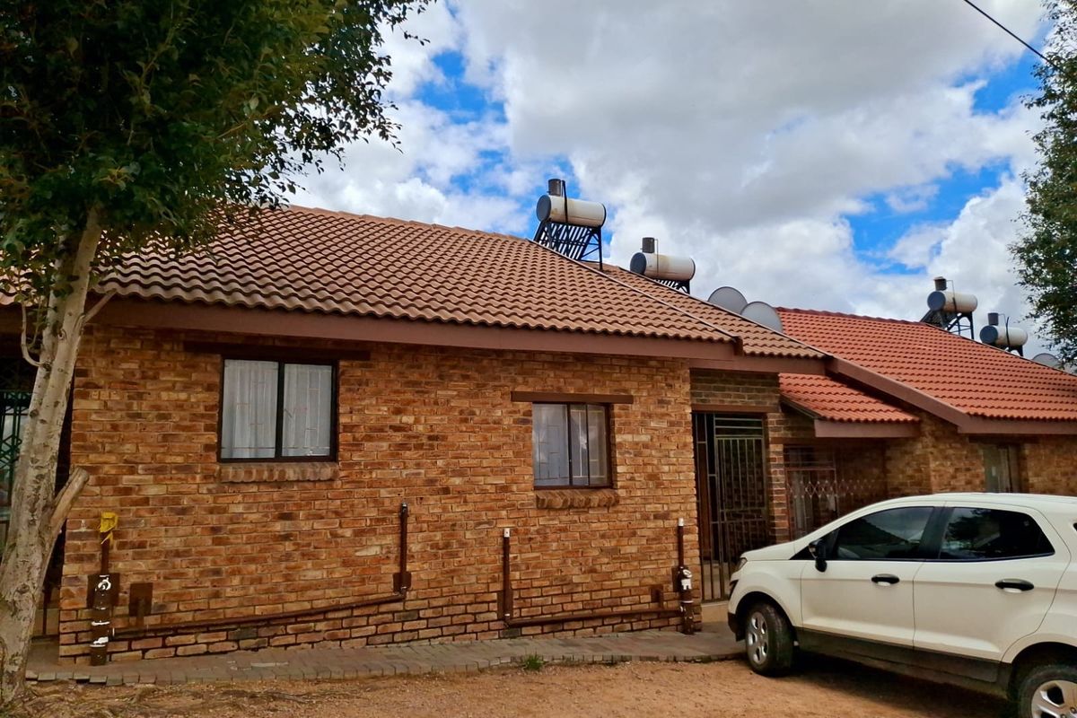 2 Bedroom apartment in Olievenhoutbos Ext 36 for sale! - Photo 2