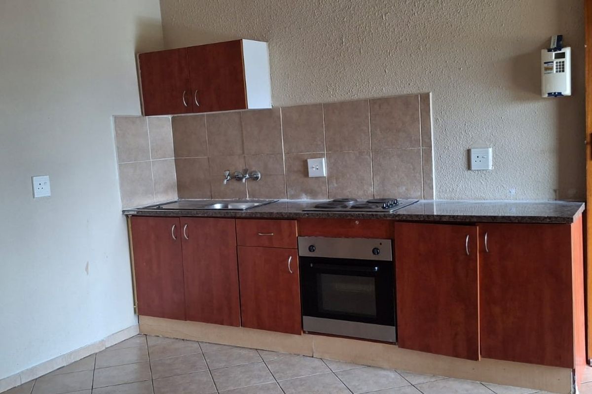 2 Bedroom apartment in Olievenhoutbos Ext 36 for sale! - Photo 5
