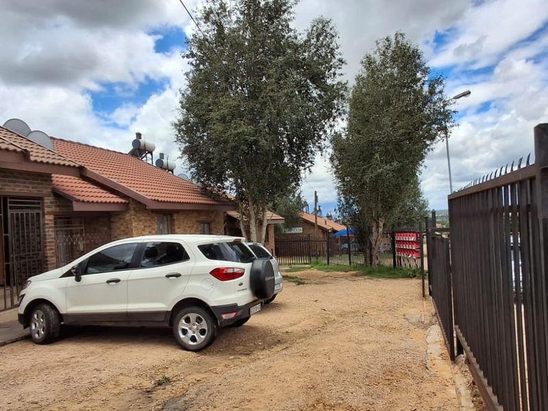 2 Bedroom apartment in Olievenhoutbos Ext 36 for sale! - Photo 4