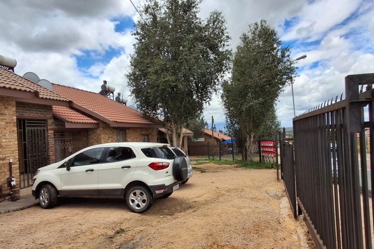2 Bedroom apartment in Olievenhoutbos Ext 36 for sale! - Photo 4