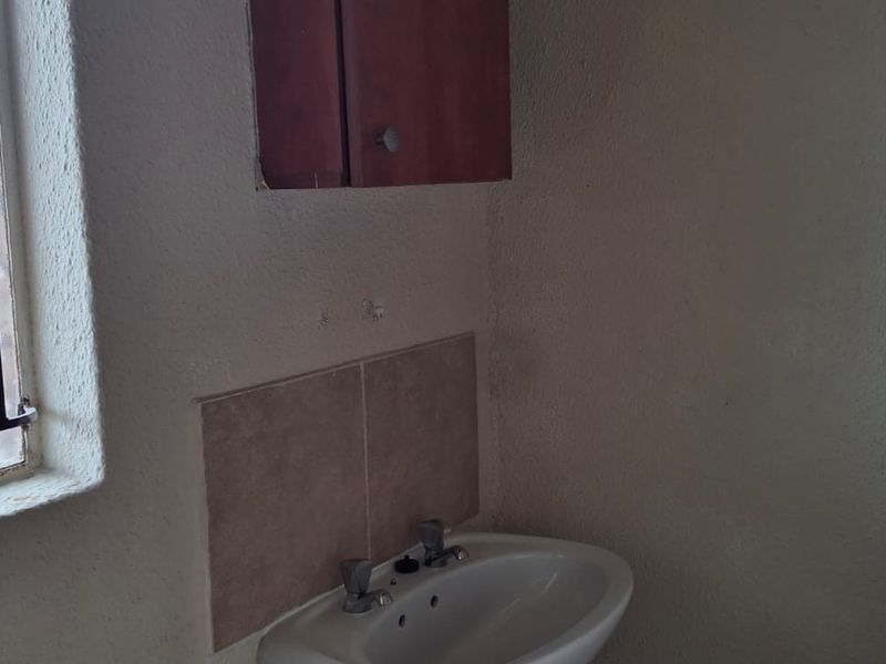 2 Bedroom apartment in Olievenhoutbos Ext 36 for sale! - Photo 10