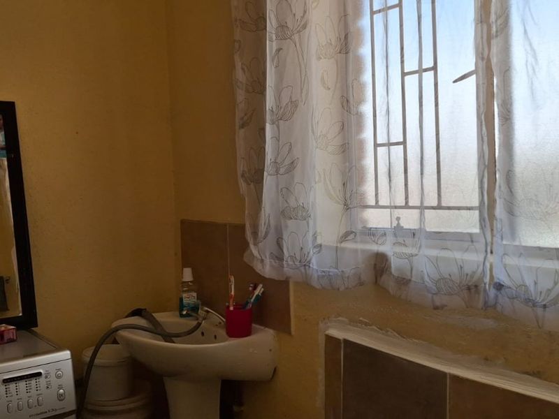 2 Bedroom apartment in Olievenhoutbos Ext 36 for sale! - Photo 9