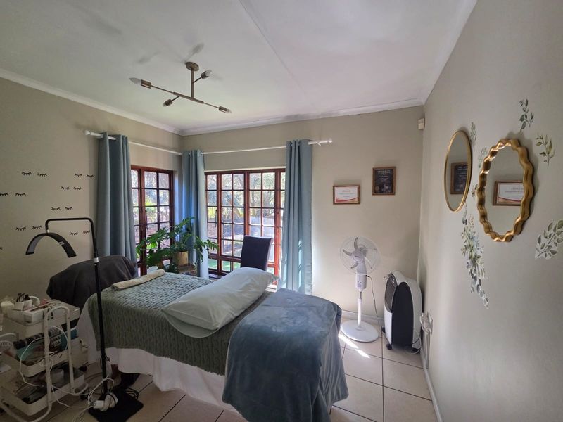 Three bedroom home with potential for 4th bedroom - Photo 10