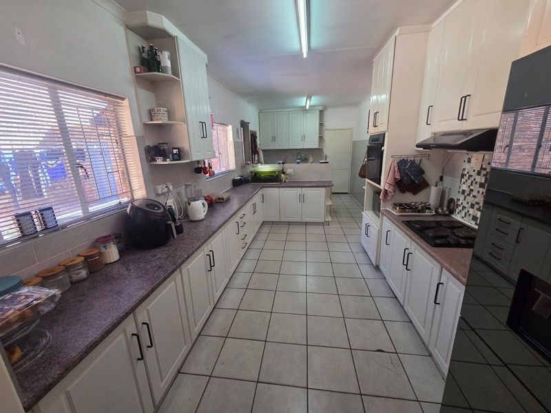 Three bedroom home with potential for 4th bedroom - Photo 8