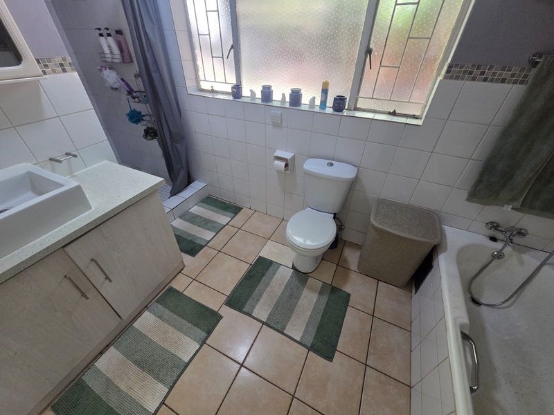 Three bedroom home with potential for 4th bedroom - Photo 6