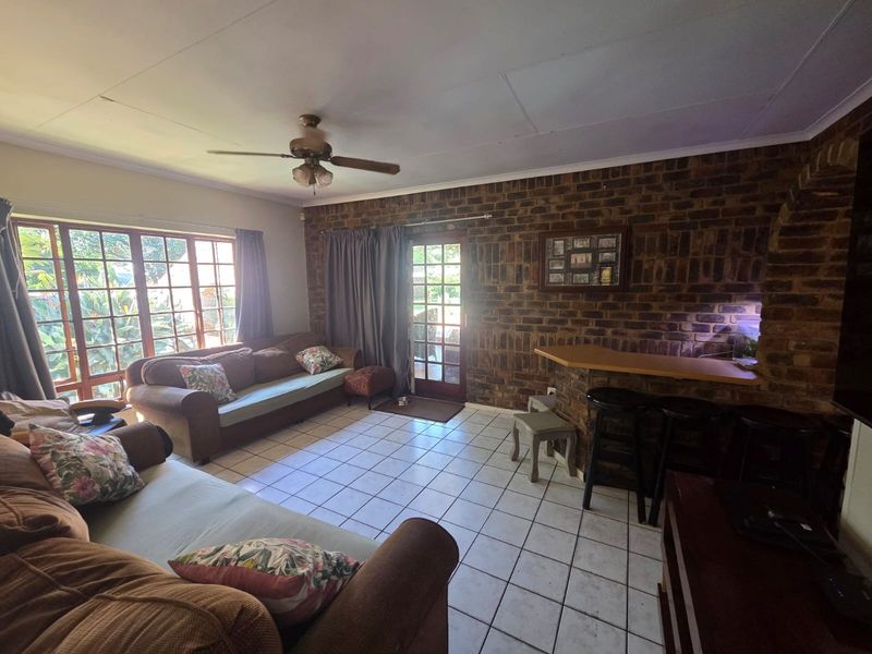 Three bedroom home with potential for 4th bedroom - Photo 2