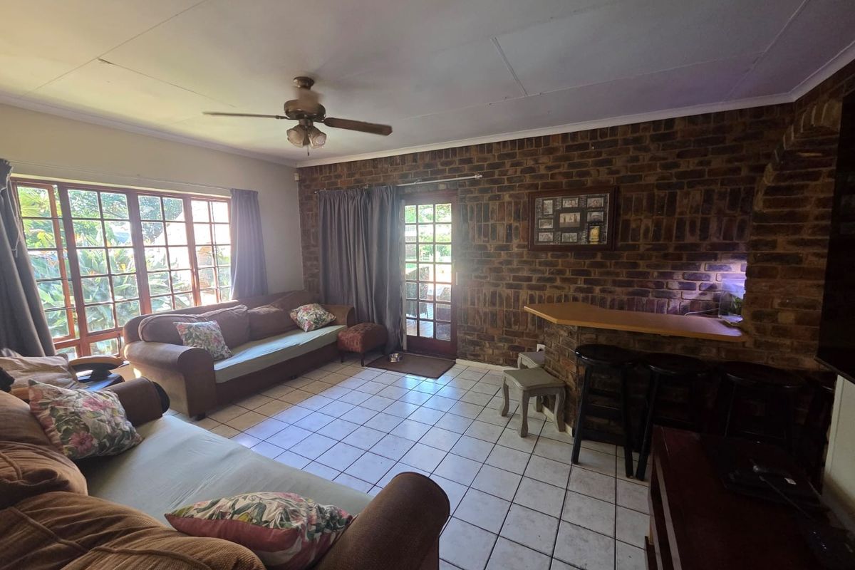 Three bedroom home with potential for 4th bedroom - Photo 2