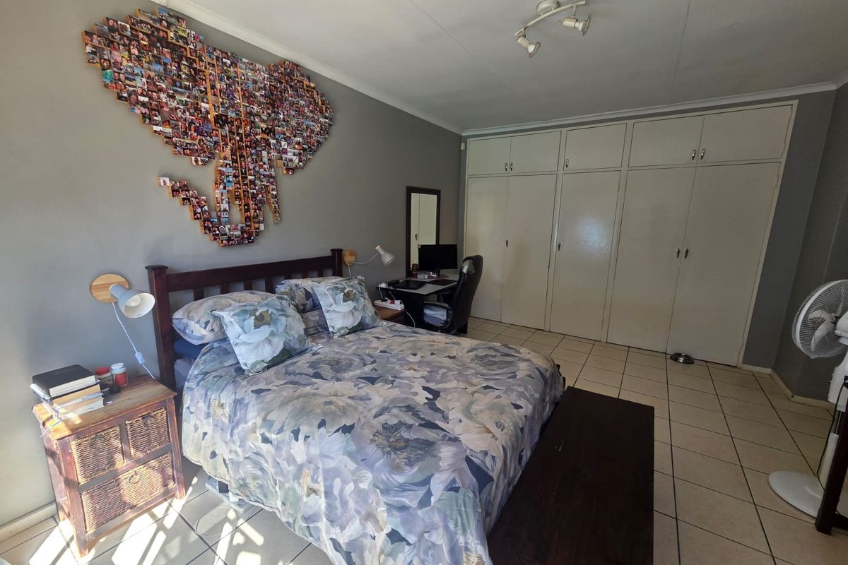 Three bedroom home with potential for 4th bedroom - Photo 3