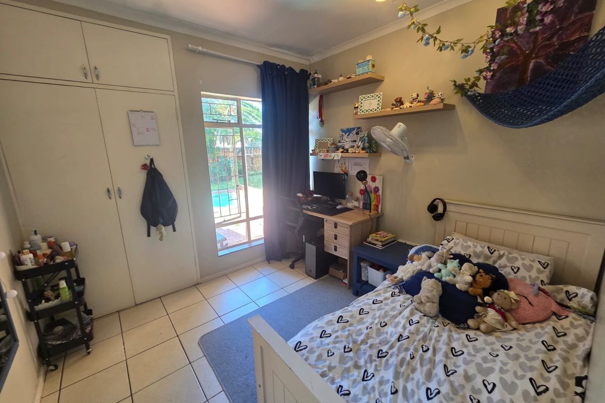 Three bedroom home with potential for 4th bedroom - Photo 4