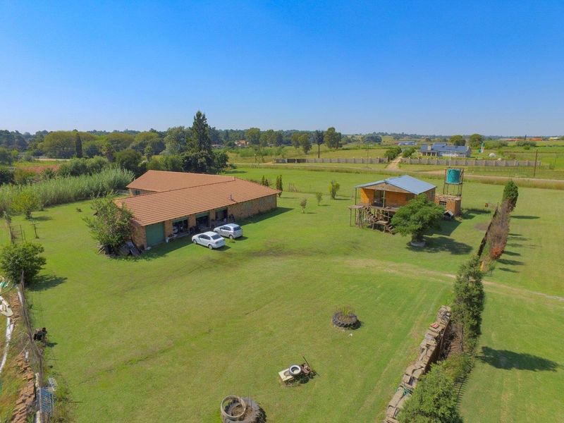 Large level plot in bredell development path - Photo 1