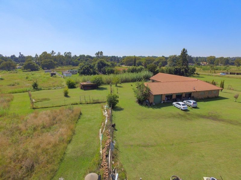 Large level plot in bredell development path - Photo 2