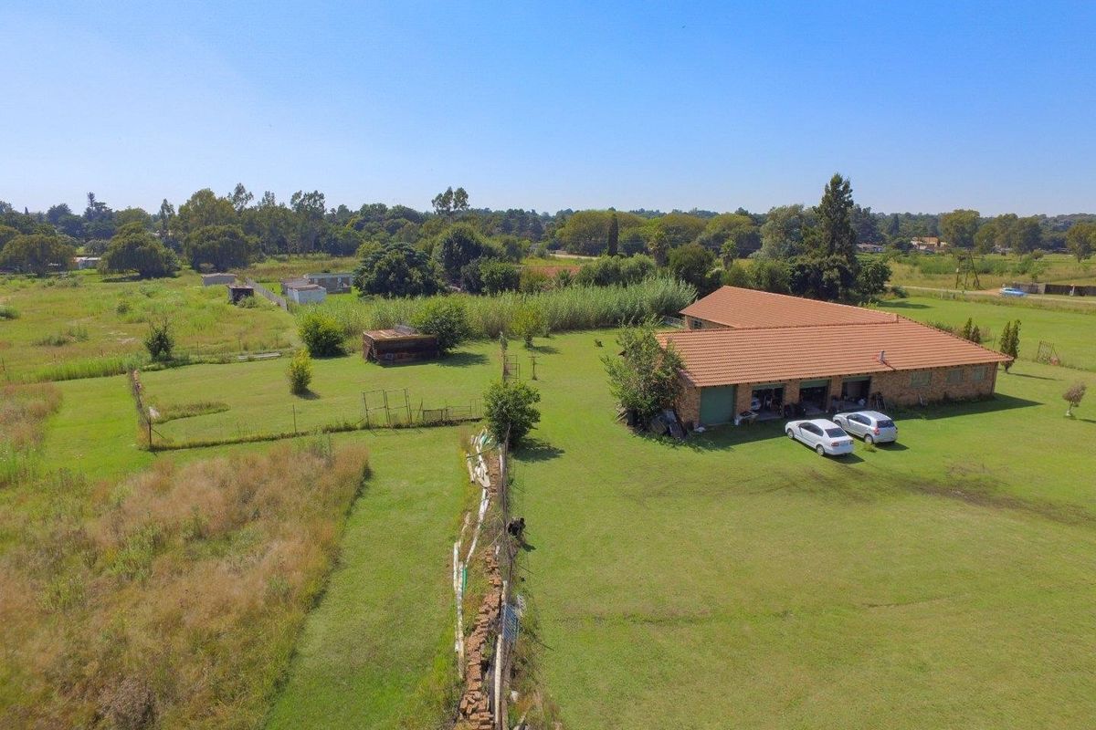 Large level plot in bredell development path - Photo 2