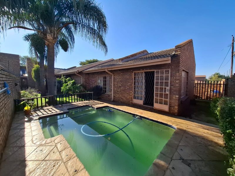 Where Warmth Meets Effortless Living in Old Aerorand - Excellent investment opportunity - Photo 1