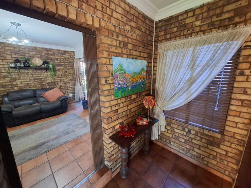 Where Warmth Meets Effortless Living in Old Aerorand - Excellent investment opportunity - Photo 5