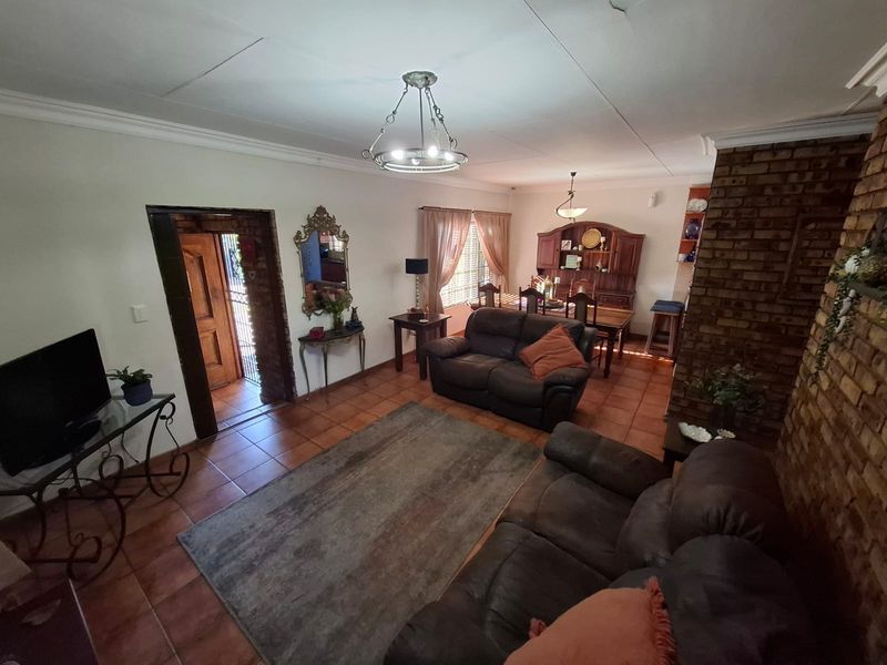 Where Warmth Meets Effortless Living in Old Aerorand - Excellent investment opportunity - Photo 8