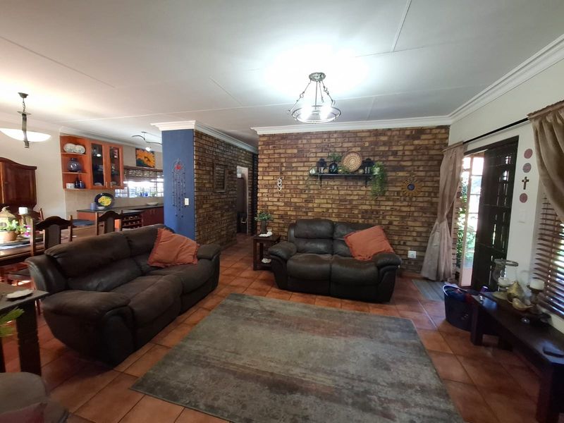 Where Warmth Meets Effortless Living in Old Aerorand - Excellent investment opportunity - Photo 7