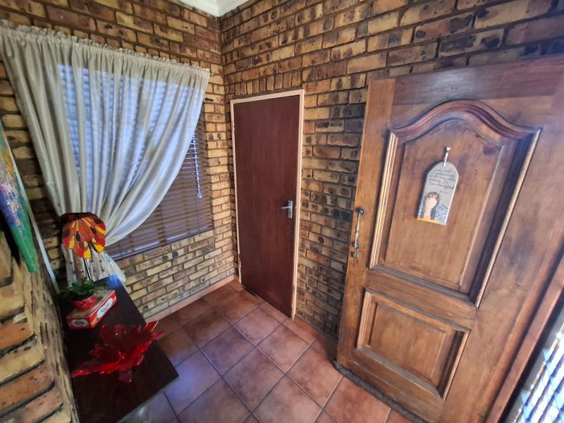 Where Warmth Meets Effortless Living in Old Aerorand - Excellent investment opportunity - Photo 6