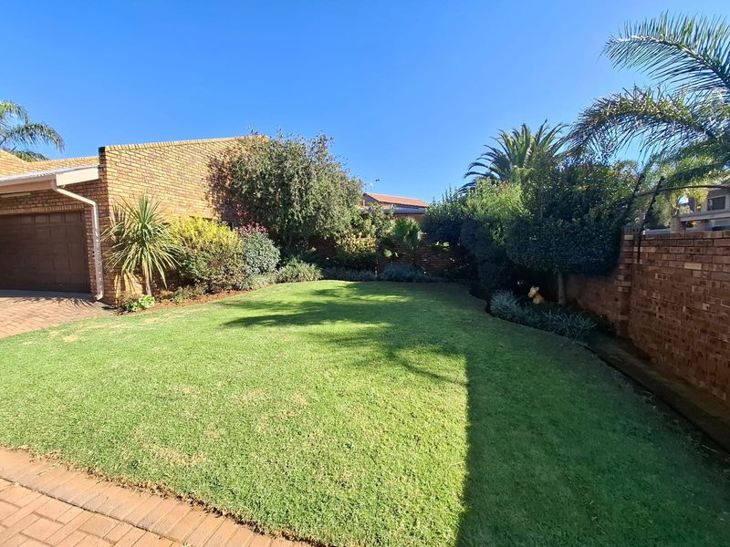 Where Warmth Meets Effortless Living in Old Aerorand - Excellent investment opportunity - Photo 3