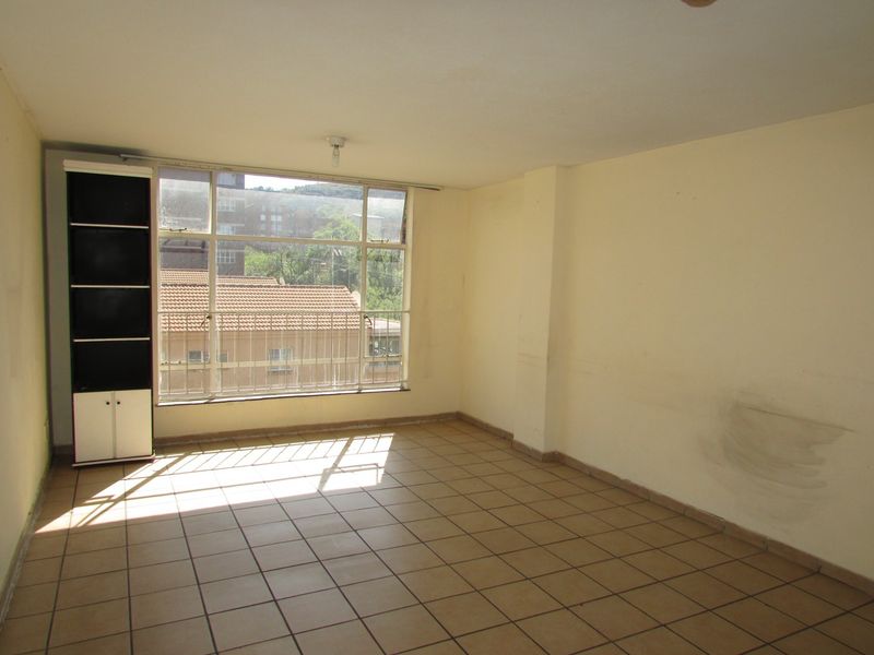 2 Bedroom Apartment - Photo 4