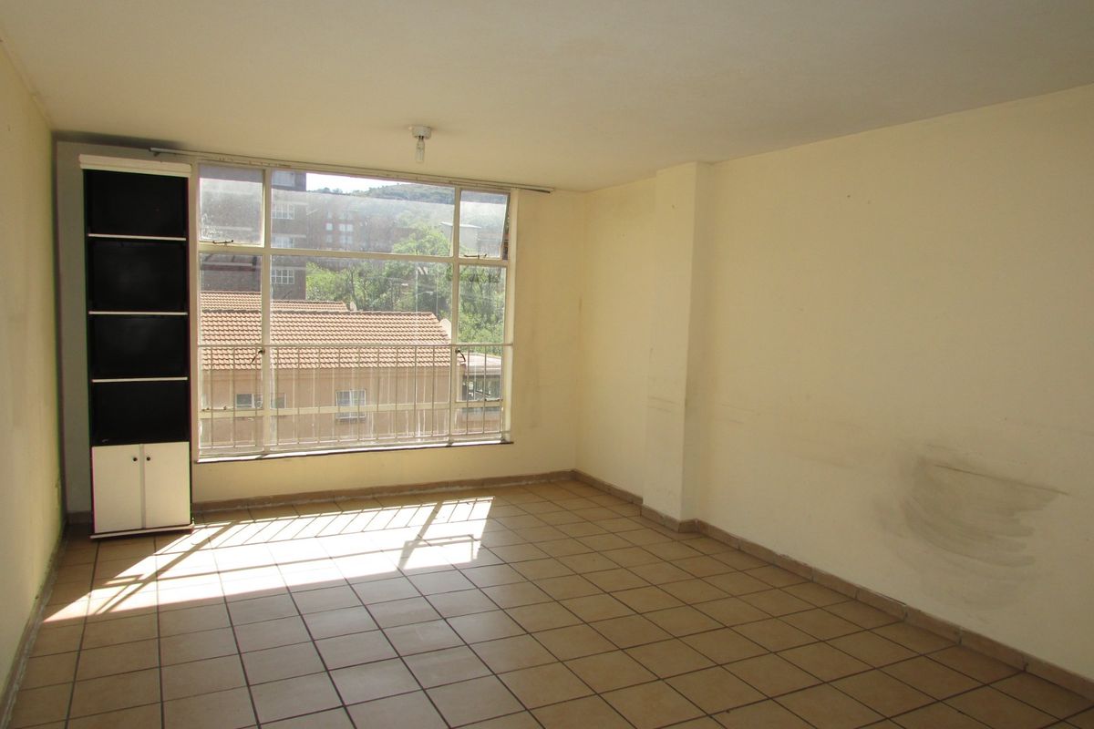 2 Bedroom Apartment - Photo 4