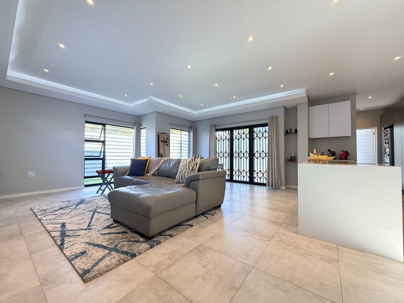 Apartment For Sale in Edenburg, Sandton - Photo 2