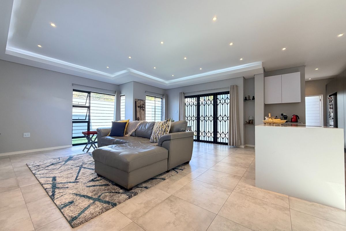 Apartment For Sale in Edenburg, Sandton - Photo 2