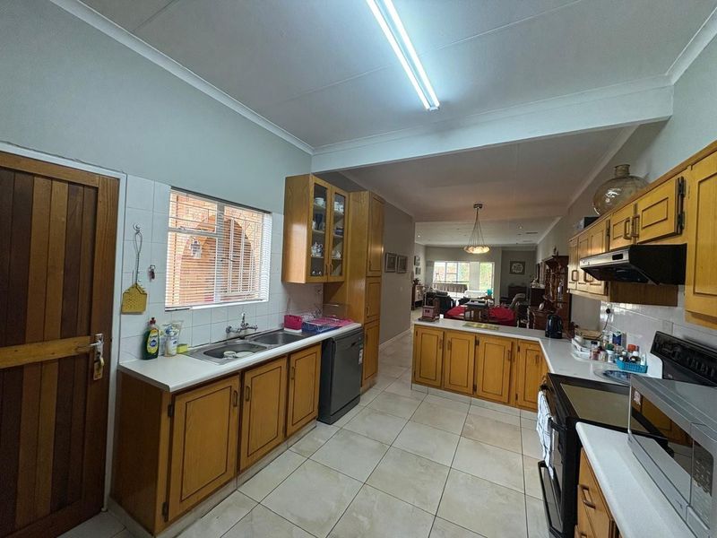 3- Bedroom Townhouse with Pool For Sale in Hutten Heights, Newcastle, KwaZulu Natal - Photo 9