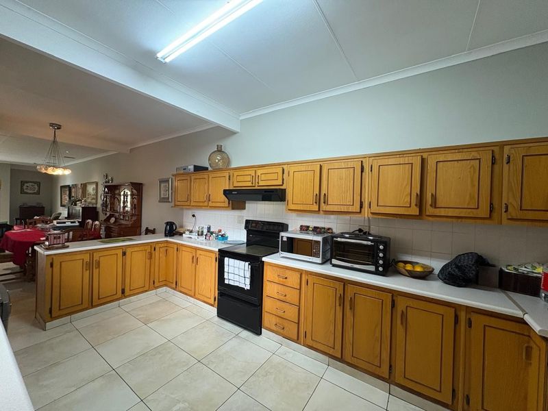 3- Bedroom Townhouse with Pool For Sale in Hutten Heights, Newcastle, KwaZulu Natal - Photo 7