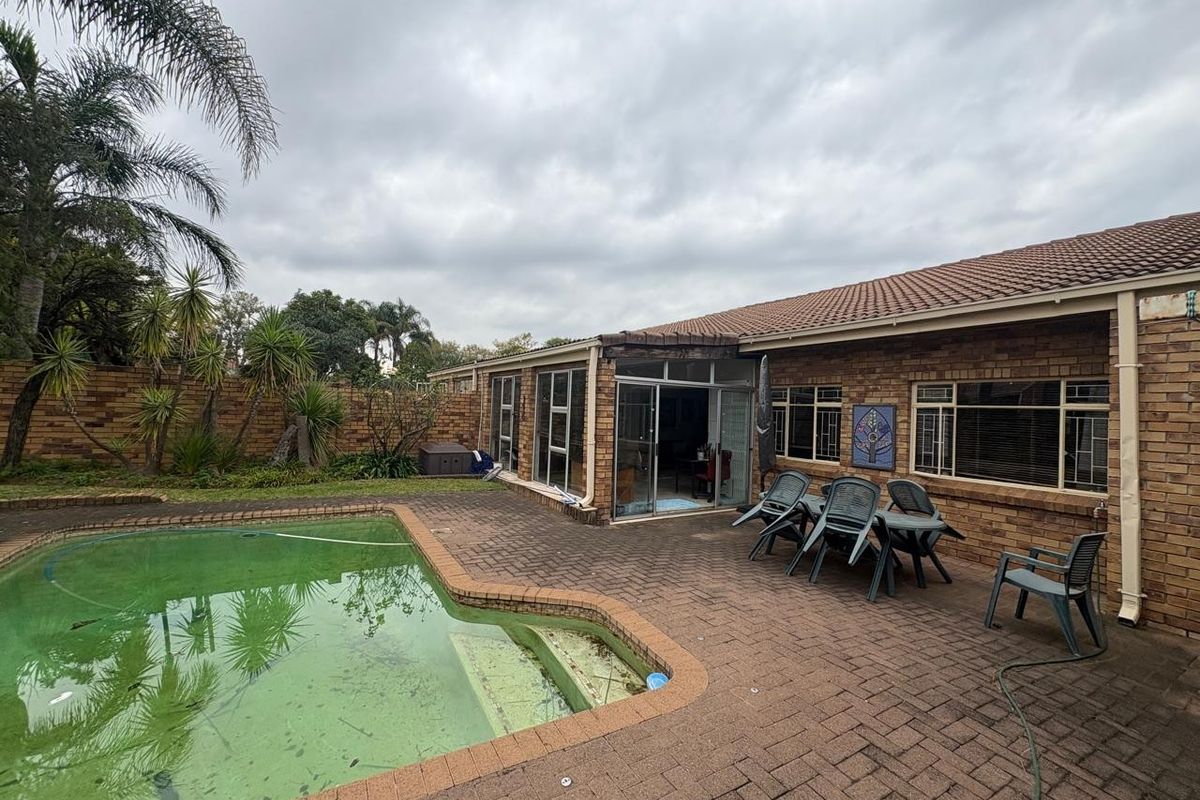 3- Bedroom Townhouse with Pool For Sale in Hutten Heights, Newcastle, KwaZulu Natal - Photo 4