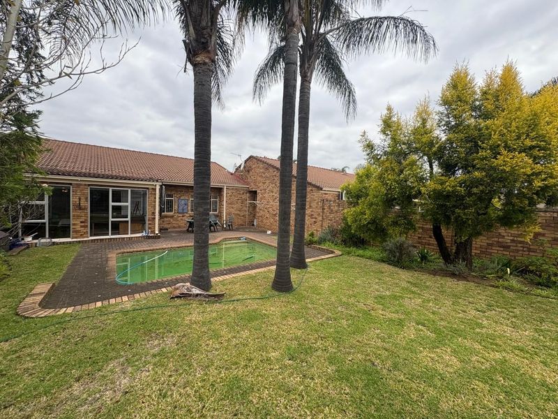 3- Bedroom Townhouse with Pool For Sale in Hutten Heights, Newcastle, KwaZulu Natal - Photo 3