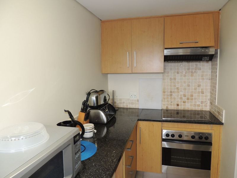 Spacious Coastal Living with Sea View Apartment - Photo 7