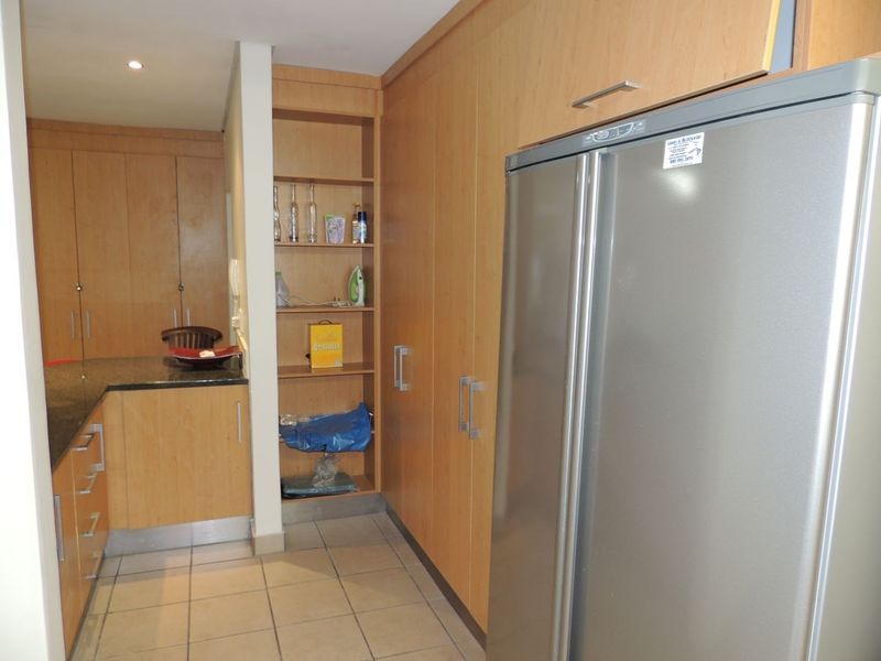 Spacious Coastal Living with Sea View Apartment - Photo 8