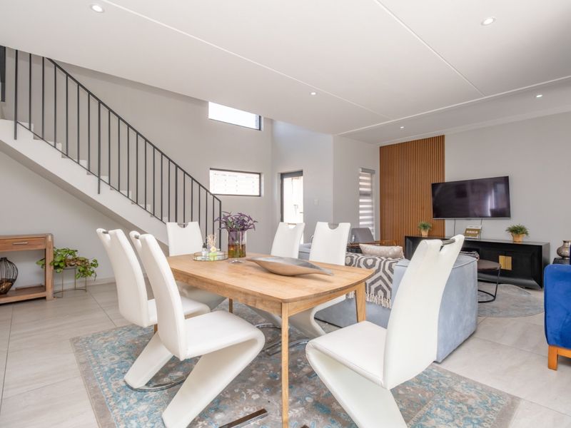 Elegant Luxury Home in Prestigious Secure Estate - Carlswald, Midrand - Photo 4