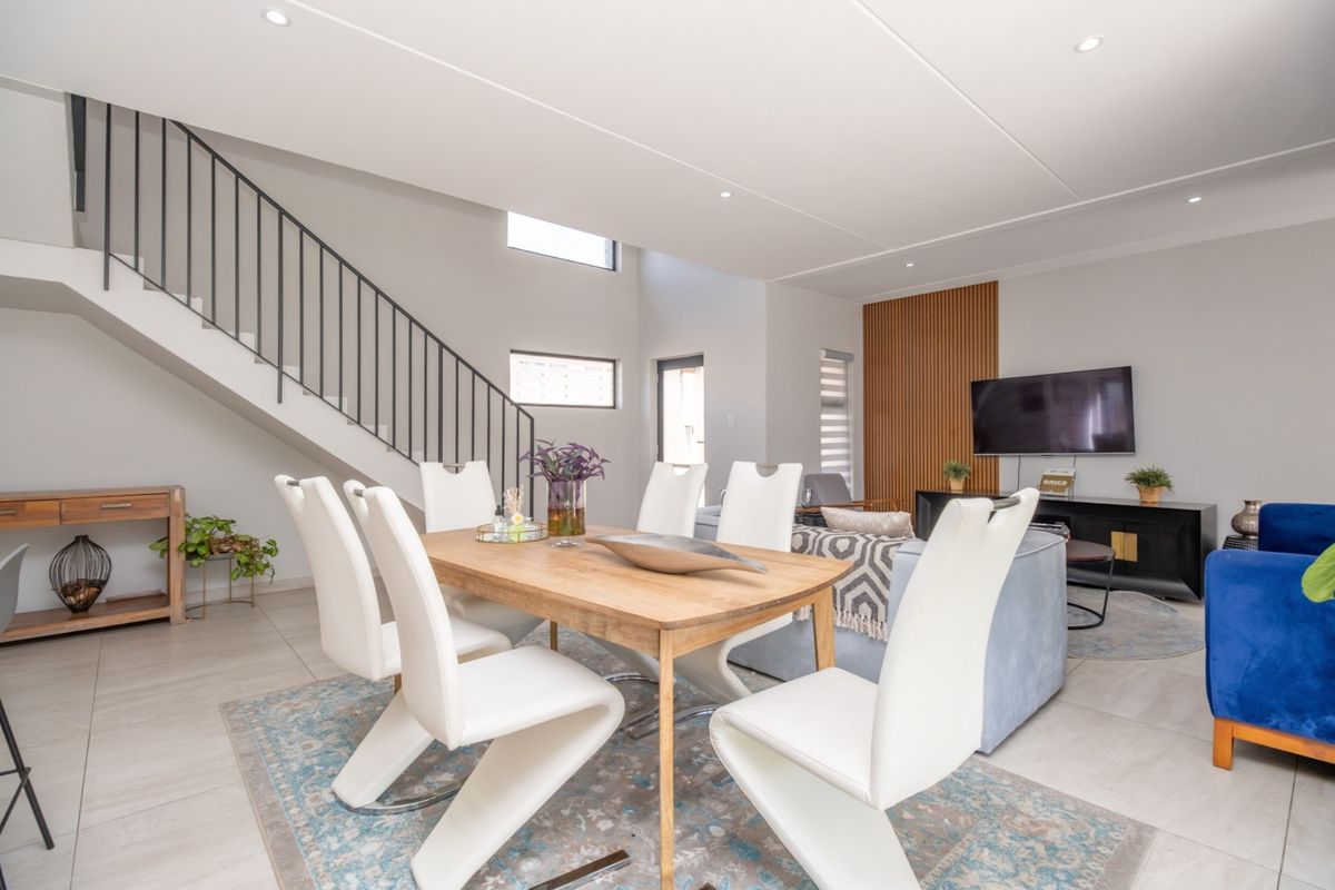 Elegant Luxury Home in Prestigious Secure Estate - Carlswald, Midrand - Photo 4