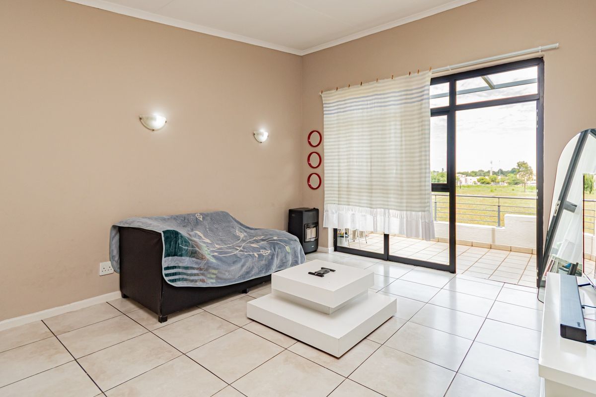 Impressively stunning, up-market and secure - All costs included - Photo 5