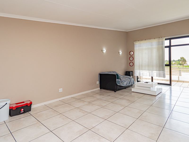 Impressively stunning, up-market and secure - All costs included - Photo 3