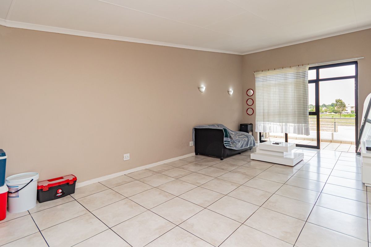 Impressively stunning, up-market and secure - All costs included - Photo 3