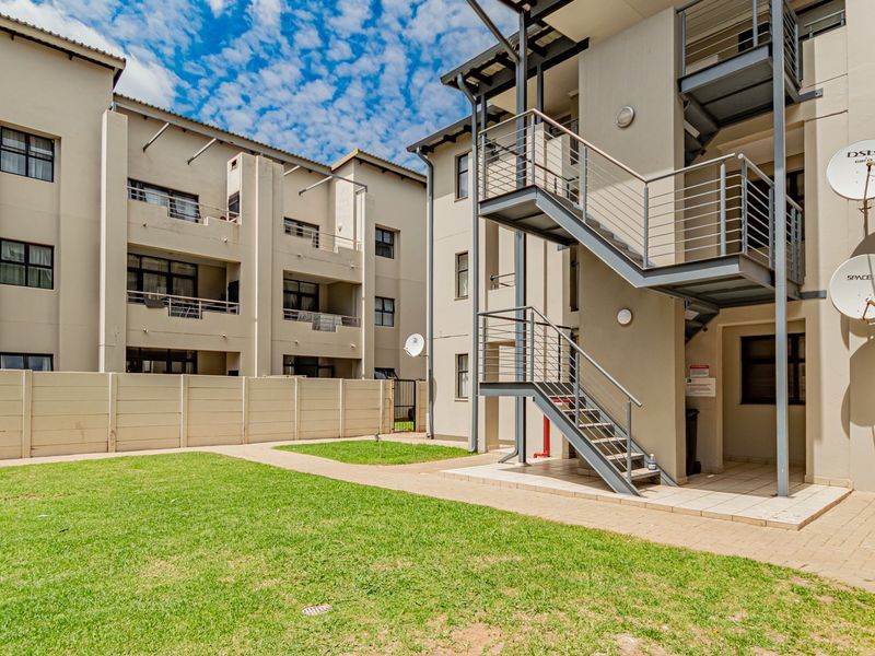 Impressively stunning, up-market and secure - All costs included - Photo 2