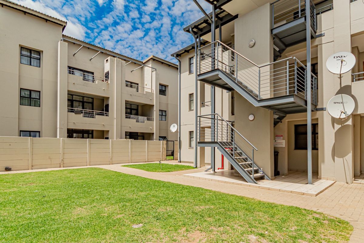 Impressively stunning, up-market and secure - All costs included - Photo 2