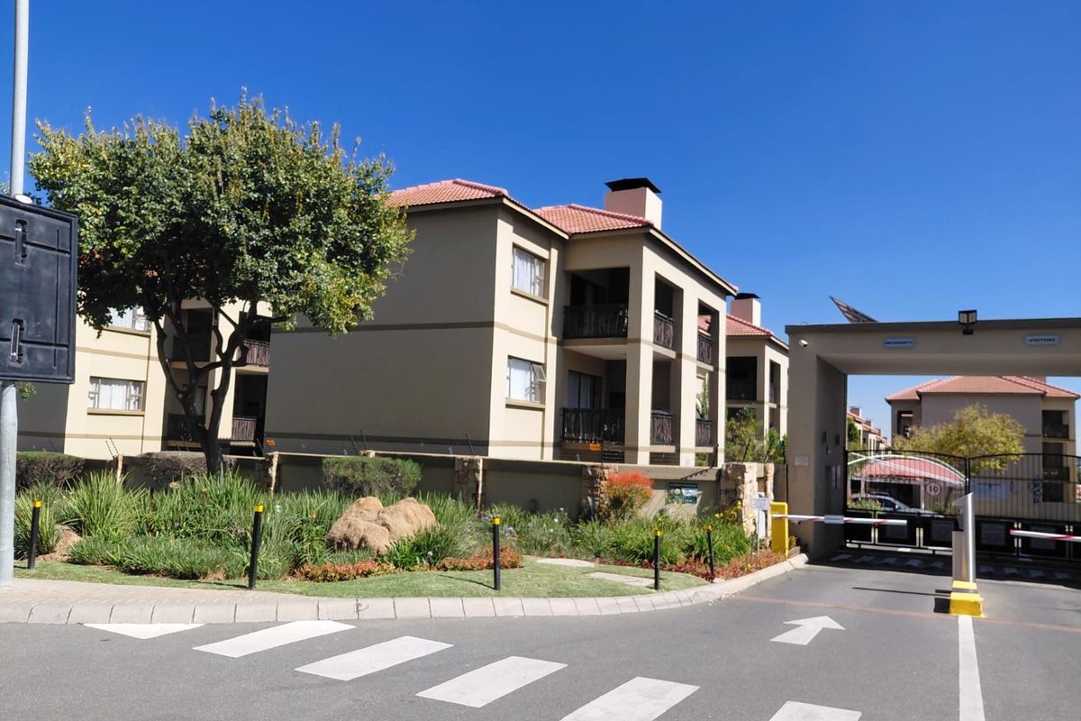 Ground Floor Gem with Private Garden and Built-In Braai - Photo 2