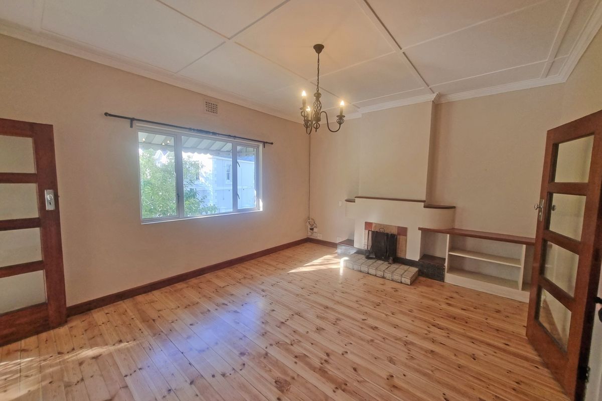 Sunny 2-Bed, 2-Bath Apartment with Garage | Rondebosch - Photo 2