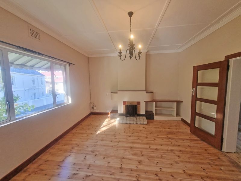 Sunny 2-Bed, 2-Bath Apartment with Garage | Rondebosch - Photo 3